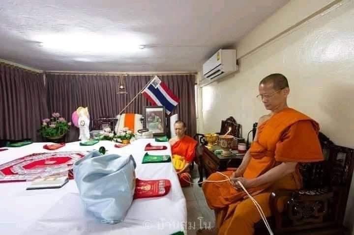 ด้ายแดง จาตุเทวะ (ยาวประมาณ 80 ซม.) ลพ.เล็ก พอจ.เอ พอจ.บ๊ะ พุทธาภิเษก (พิธีพลิกชีวิต แก้วอินทนิล ฯลฯ )