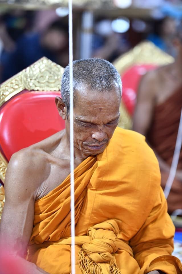 เหรียญพระราหูอมจันทร์เนื้อเงินลงยาเขียวแดง รุ่น สุริยันจันทรา ลพเล็ก ร่วมเสก