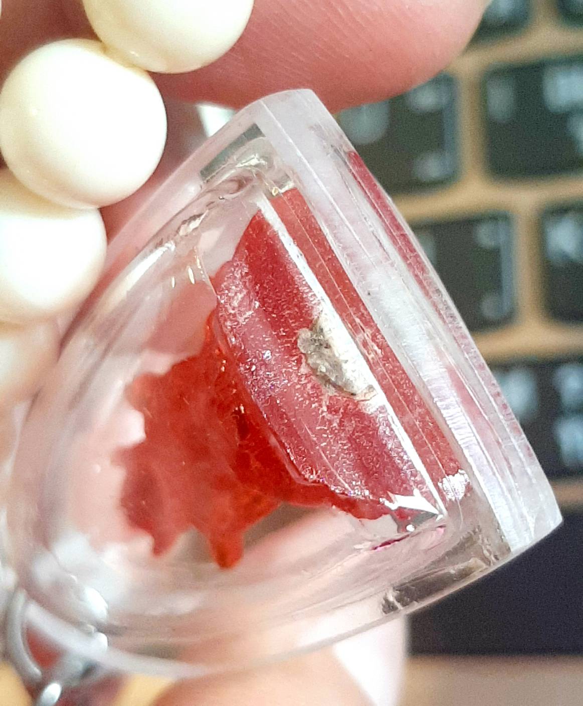 พระแก้วแดง (เรซิ่นอุดมวลสาร) รุ่น รวมบารมีพระศรีอารยเมตตรัย วัดป่าธาราภิรมย์