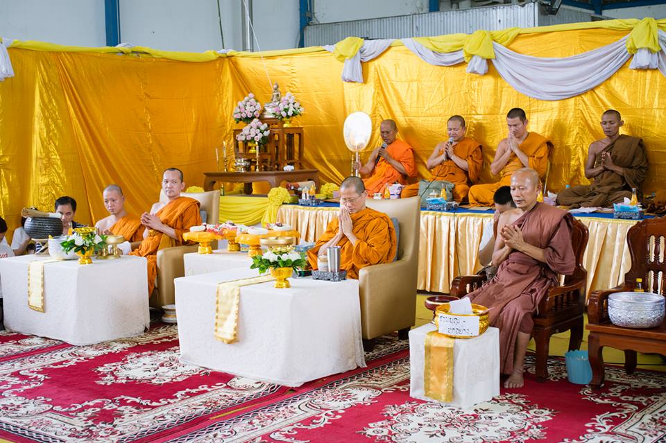 หลวงปู่เทพโลกอุดร อาศรมศรีชัยรัตนโคตร ฐาน 1 ซ.ม. ชุบทอง