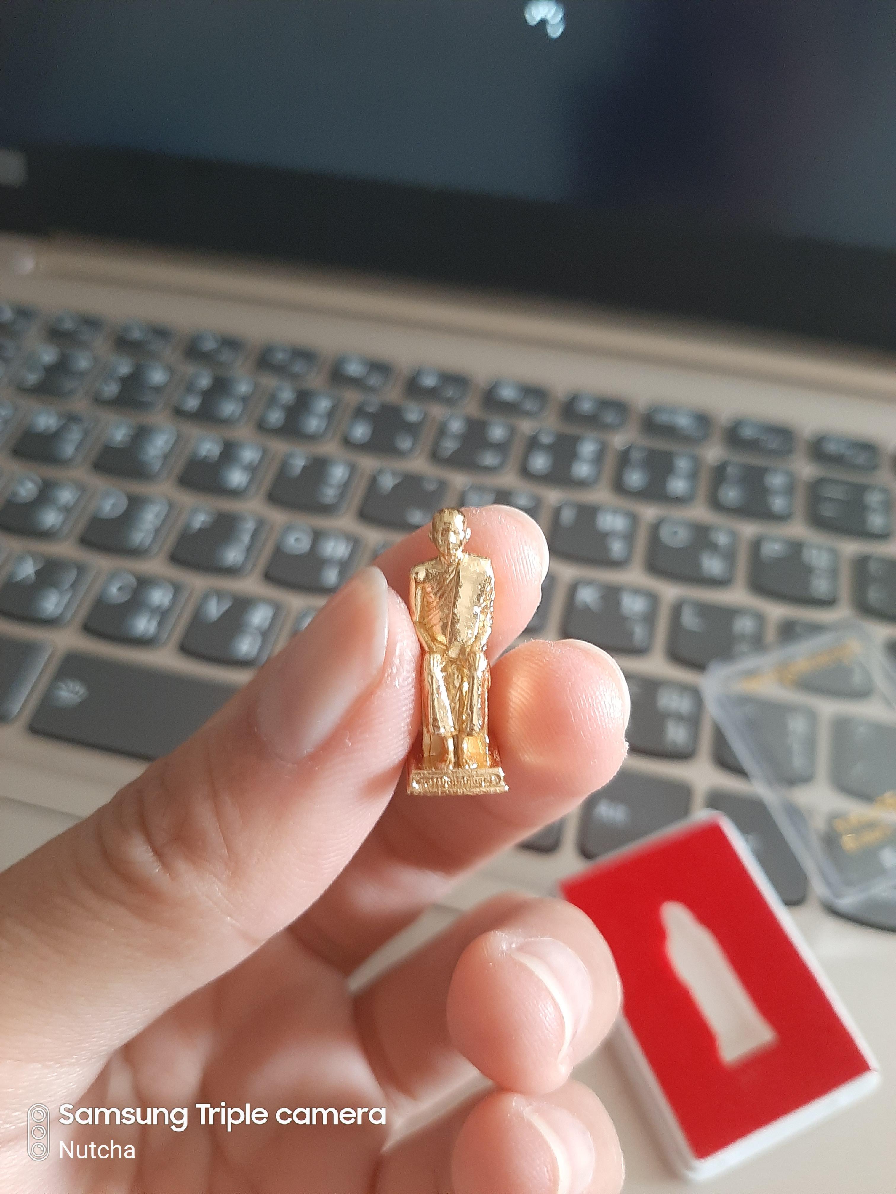 หลวงปู่เทพโลกอุดร อาศรมศรีชัยรัตนโคตร ฐาน 1 ซ.ม. ชุบทอง