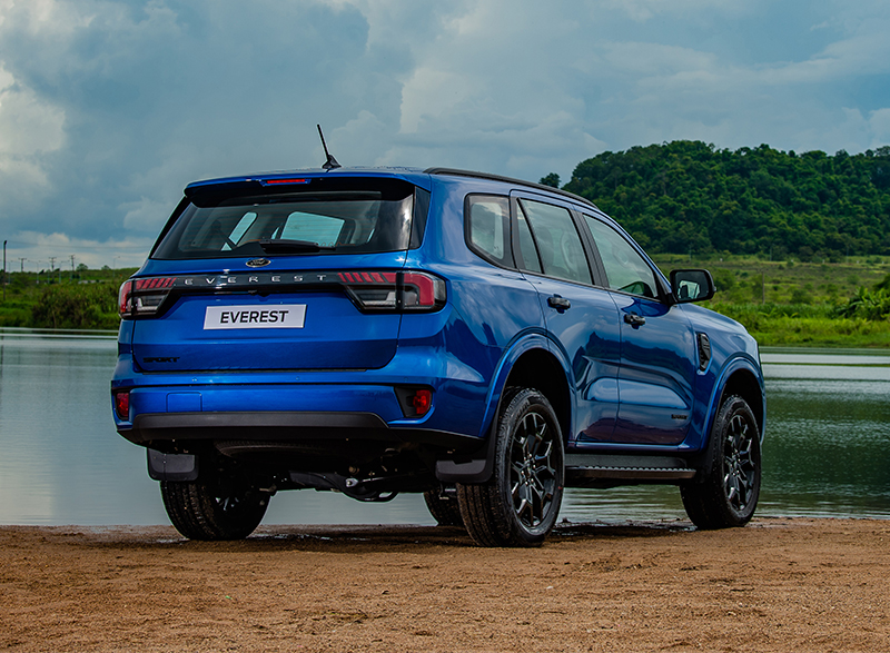 เบ้าประตู Ford Everest Next Gen ฟอร์ด เอเวอเรสต์ ปี 2022-ปัจจุบัน (เคฟลาร์ โลโก้สีแดง)