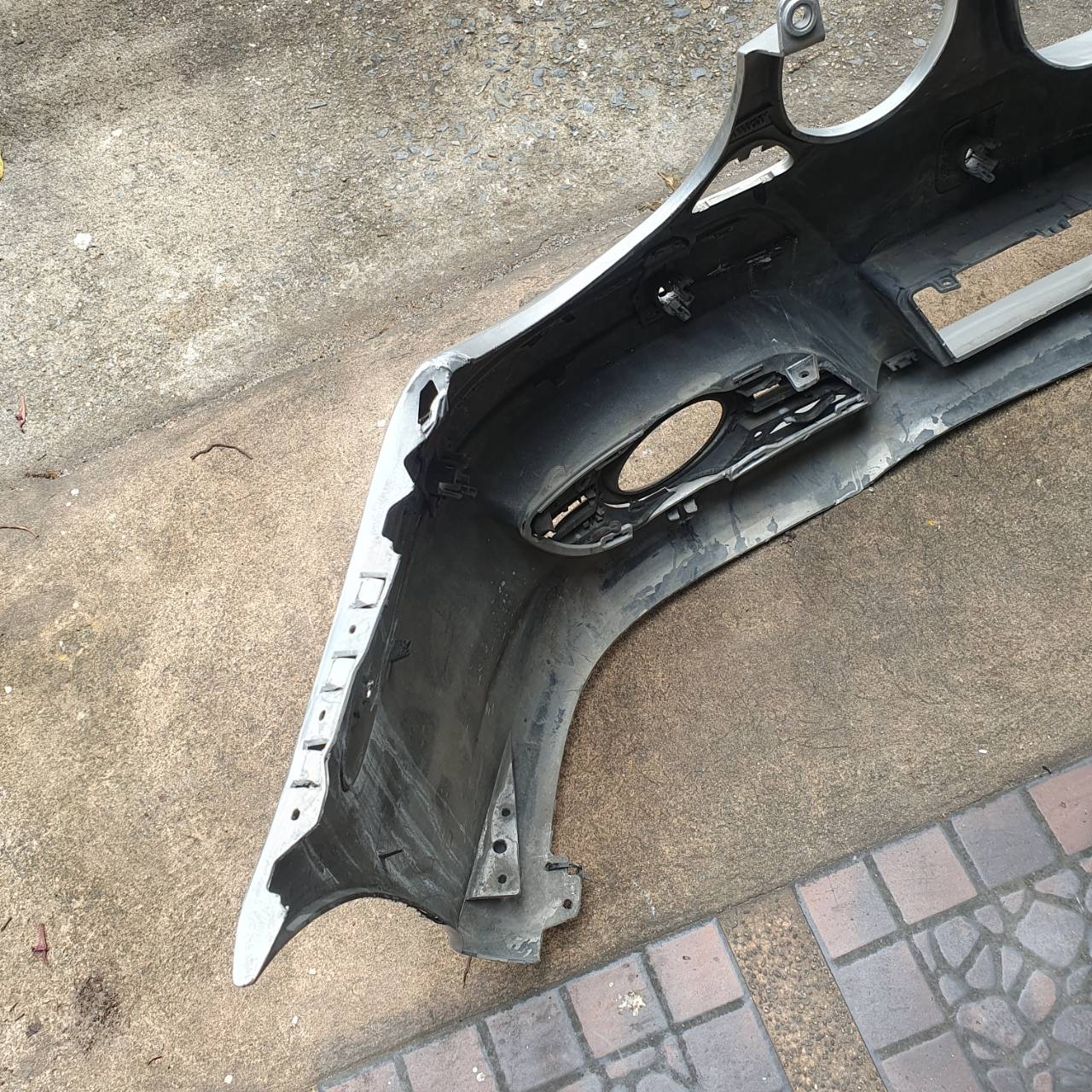 กันชนหน้า Benz มือสอง A2118801540 ขายตามสภาพ