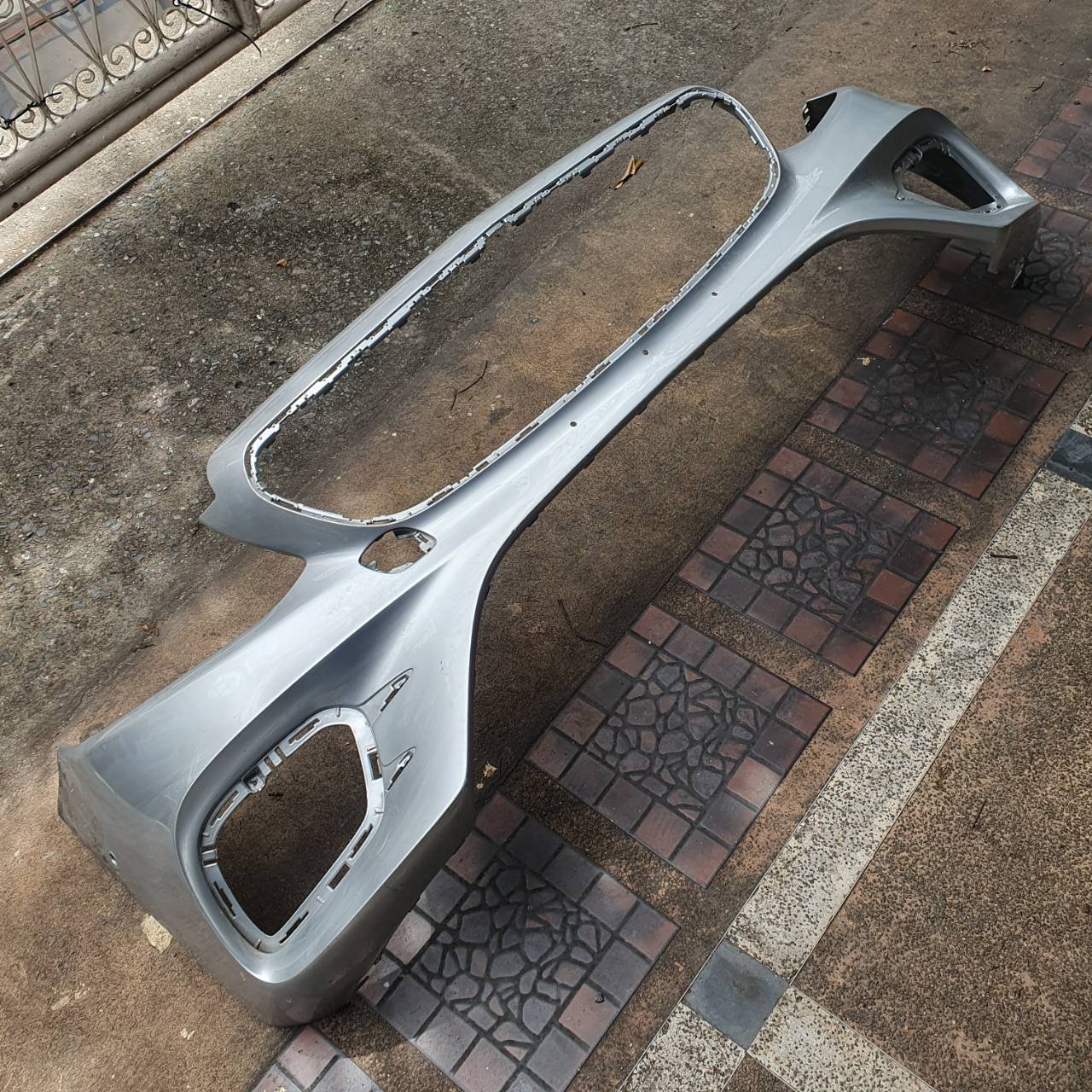 กันชนหน้า Benz มือสอง A2138852600 ขายตามสภาพ