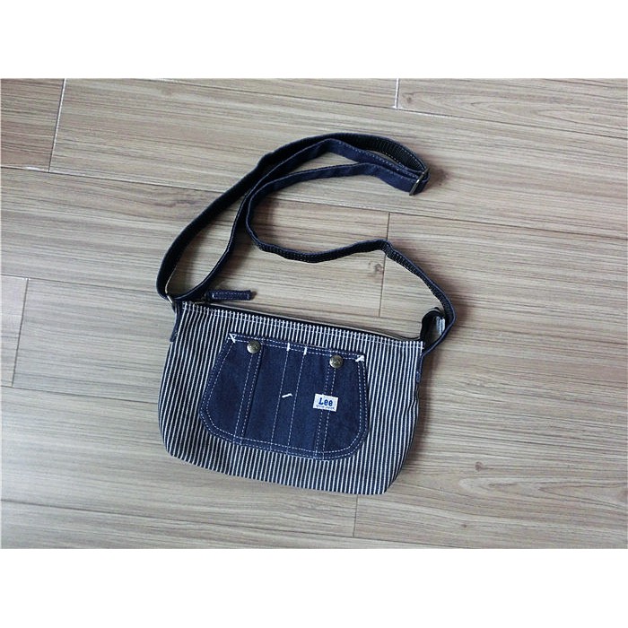 กระเป๋าสะพายข้าง Lee Vintage Denim Crossbody Bag ของใหม่ ของแท้ พร้อมส่งจากไทย กระเป๋าคาดเอว กระเป๋าคาดอก
