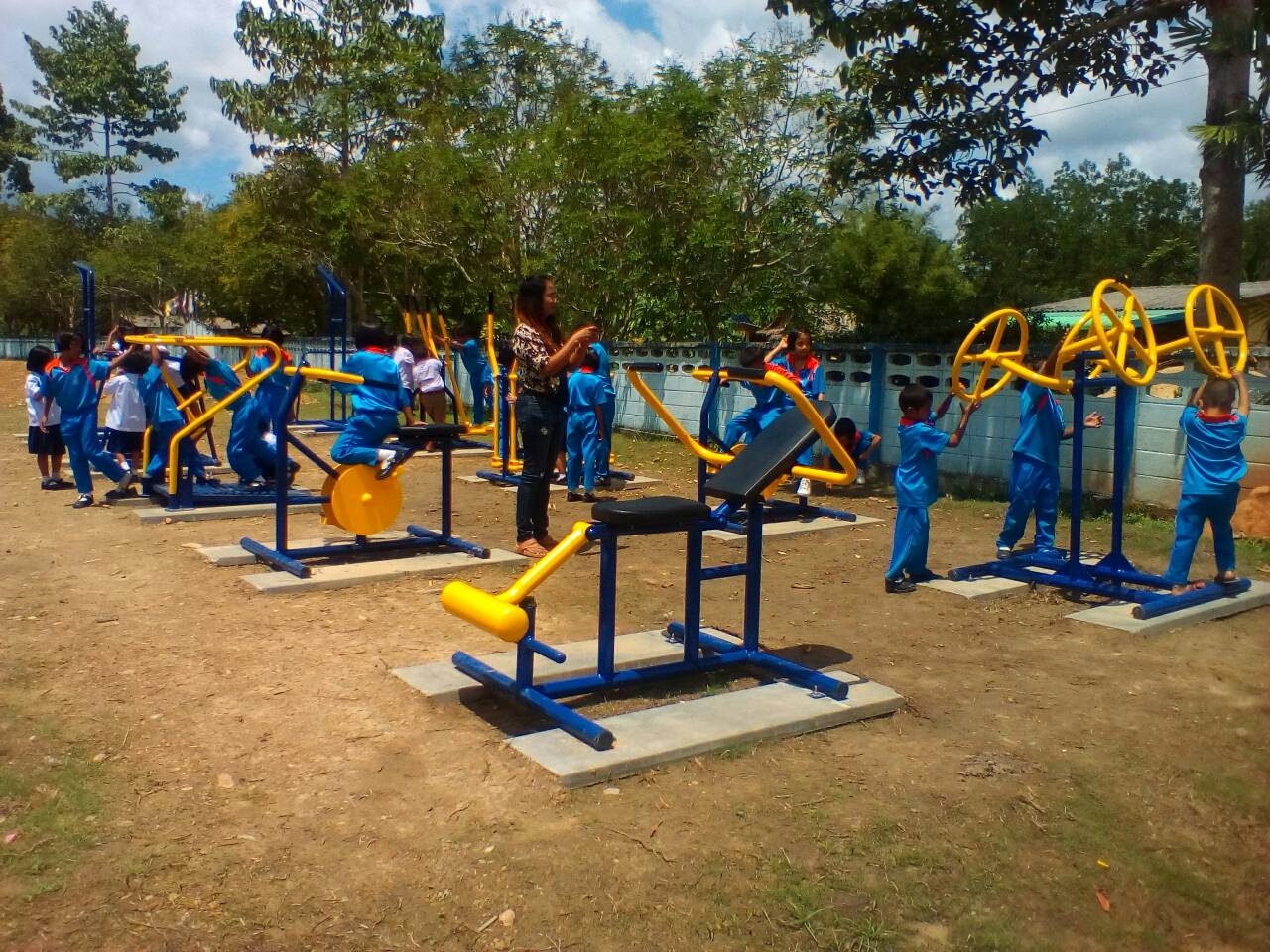 รหัส SM ผลงานติดตั้ง (หมู่5 ต.บางดี จ.ตรัง) เครื่องออกกำลังกายกลางแจ้ง