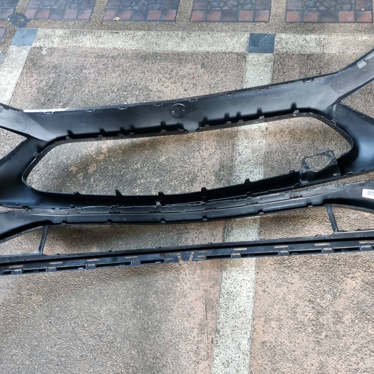 กันชนหน้า Mercedes Benz CLS A 257 885 88 03 ขายตามสภาพครับ