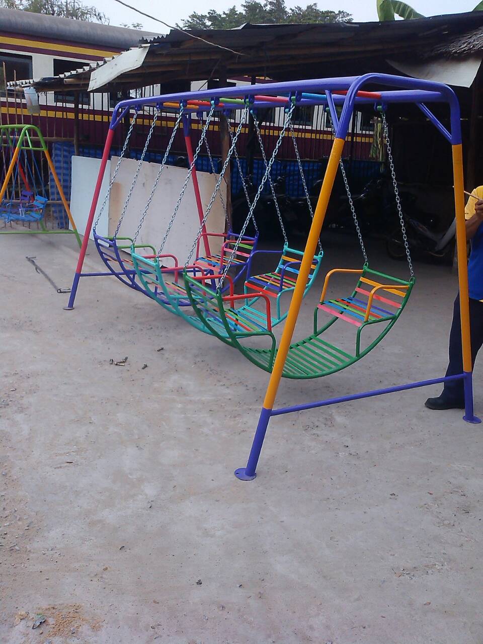 รหัส PG ผลงานติดตั้ง (ตลาด อ.ต.ก.จตุจักร กทม.) เครื่องออกกำลังกายเด็ก