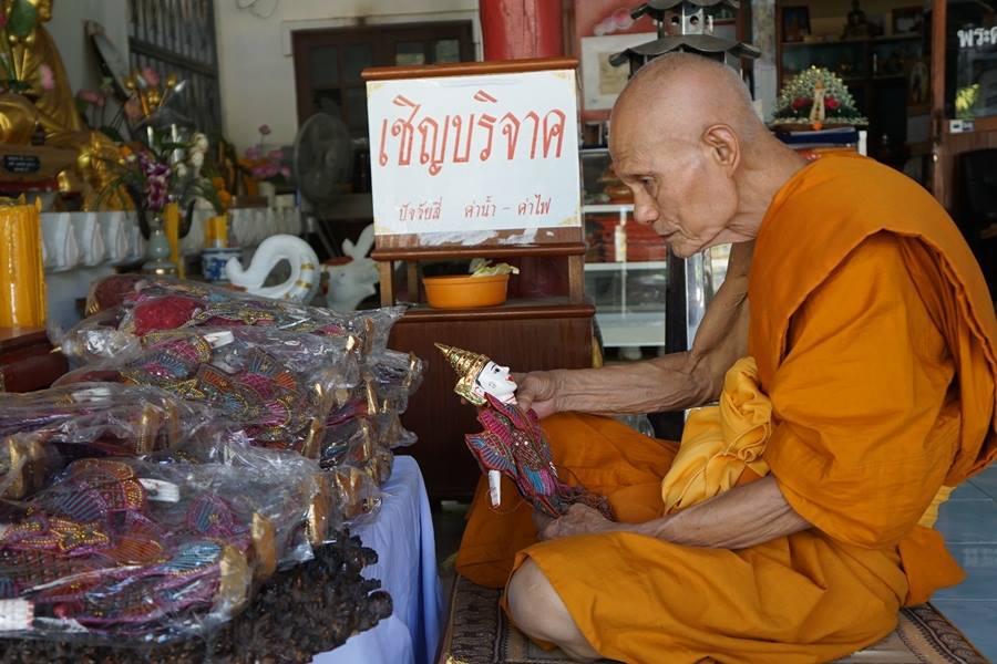 หุ่นพยนต์ หลวงปู่แก่น วัดเขื่อนท่าทุ่งนาประชาสรรค์ ปี 58