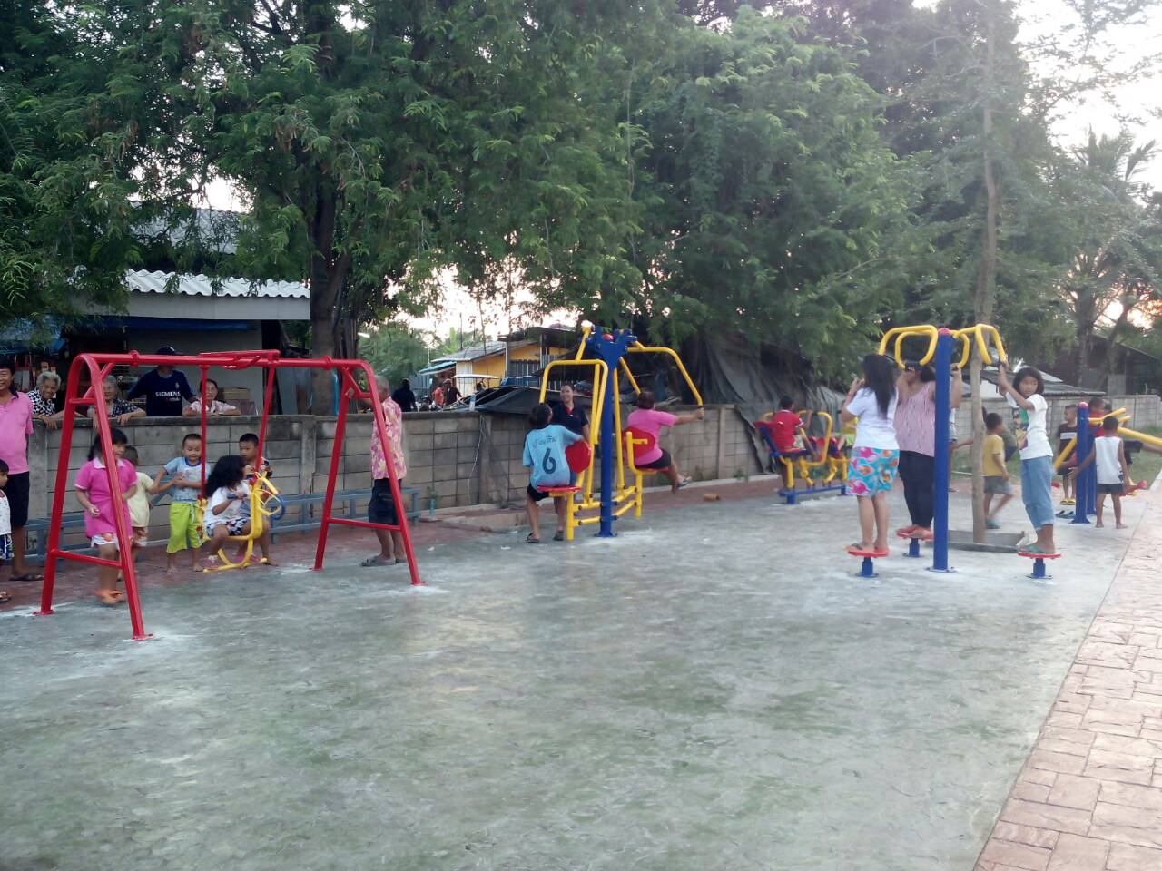 เครื่องออกกำลังกายกลางแจ้งไทรน้อย