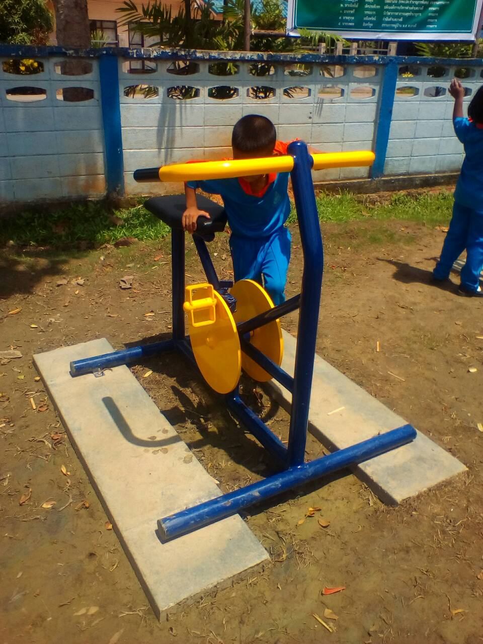 รหัส SM ผลงานติดตั้ง (หมู่5 ต.บางดี จ.ตรัง) เครื่องออกกำลังกายกลางแจ้ง