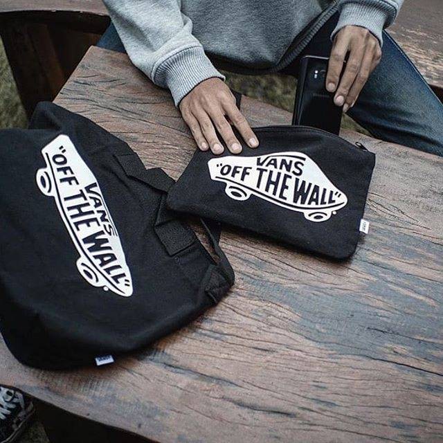 กระเป๋าผ้าสะพายข้าง และ ถุงผ้า Vans - Canvas Pouch and Sling Bag รุ่นพิเศษจากญี่ปุ่น ของใหม่ ของแท้ พร้อมส่ง