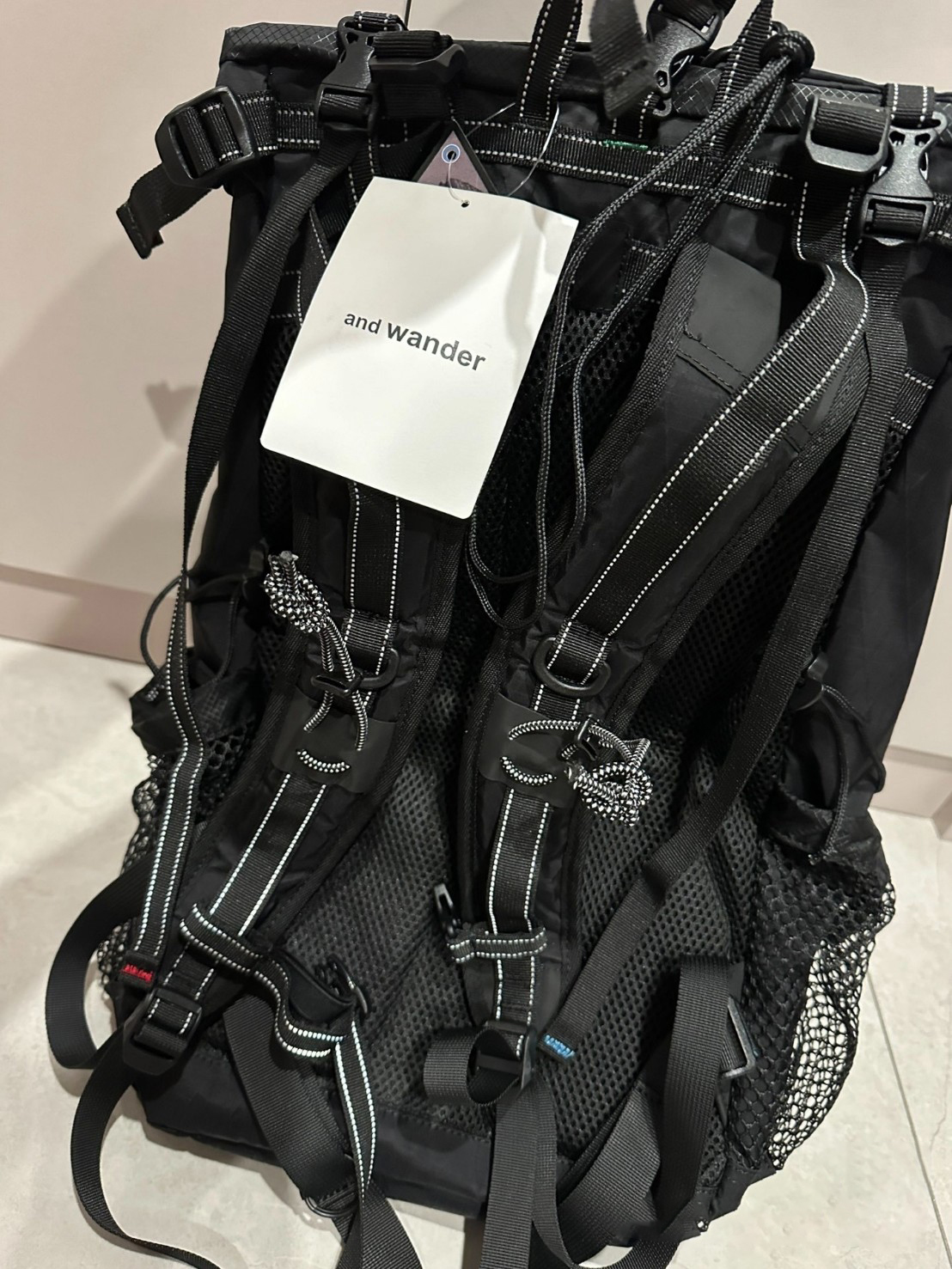 กระเป๋าเป้เดินป่า And Wander X-Pac 30L - Black Lightweight Backpack ของใหม่ ของแท้ พร้อมส่งจากไทย กระเป๋าไล่เบา