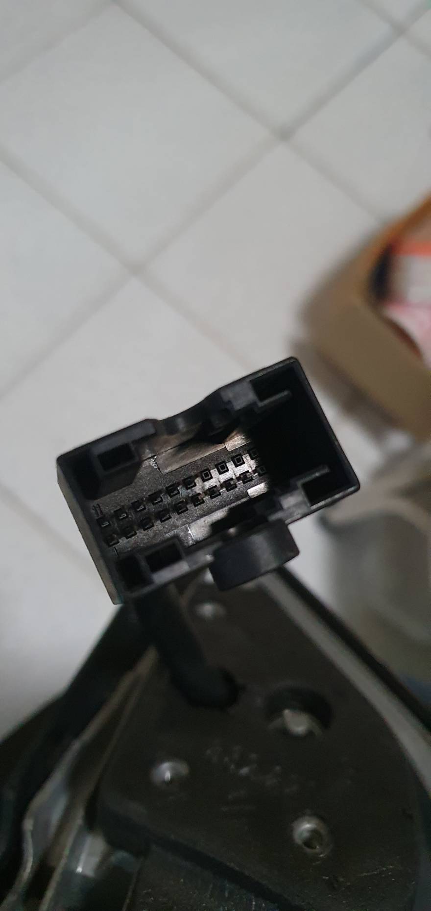 กระจกมองข้าง Benz W209 ข้างซ้าย สีดำ มือสอง เลนส์กระจกไม่แตก ไฟเลี้ยวแตก