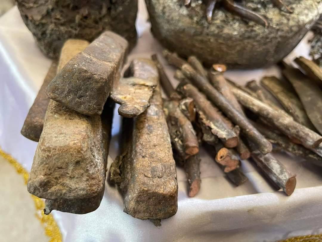 เหรียญหล่อคอน้ำเต้าเนื้อสำริดชนวน ปู่เพชรฉลูกัณฑ์ยันต์ตรี ออกที่วัดตึกหิรัญราษฎร์ ลพ.เล็ก วัดท่าขนุนร่วมเสก