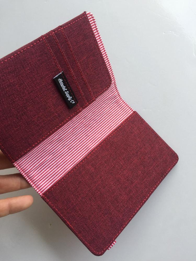 กระเป๋าใส่พาสปอร์ต Herschel Raynor ของแท้ พร้อมส่งจากไทย
