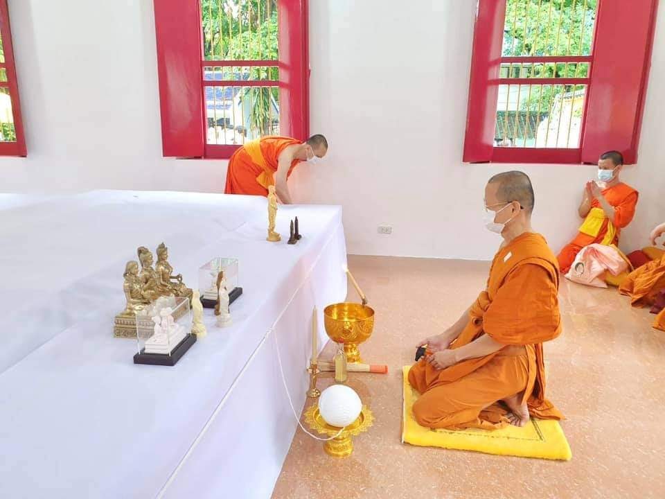 ท่านแม่ทั้งสาม เนื้ิอเรซิ่น บ้านสุมโน ลพ.เล็ก วัดท่าขนุน พุทธาภิเษก