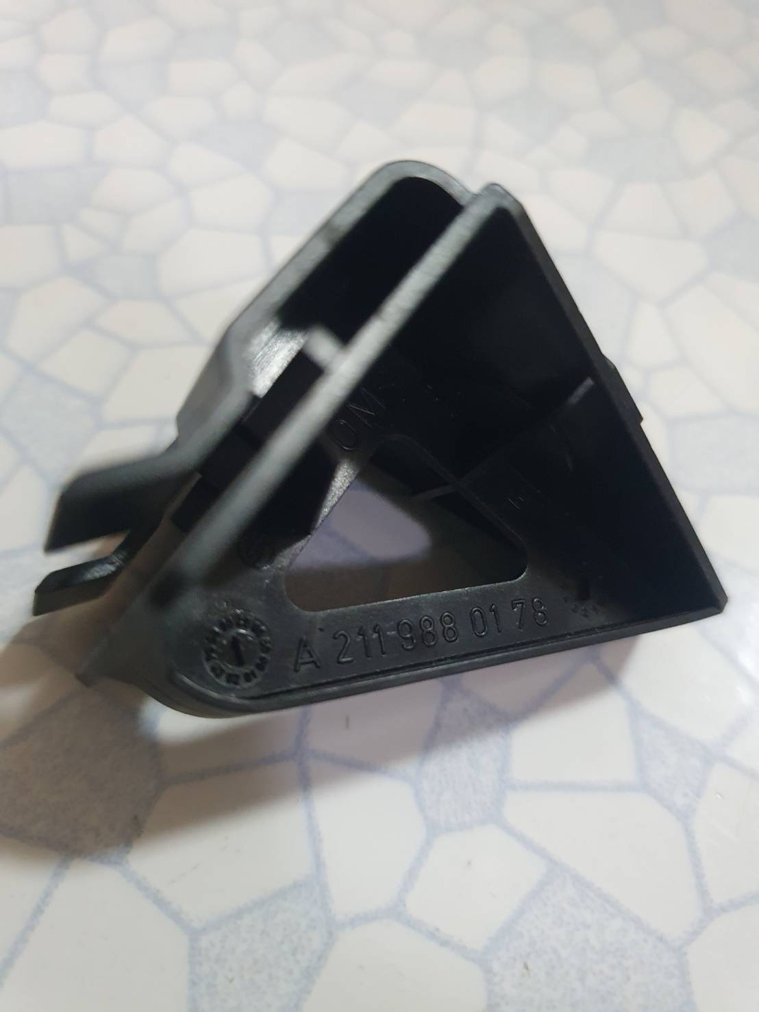ตัวยึด มือสอง (หมายเลข 520 ตามรูป) Benz W211 A2119880178 Clamp Mounting Cover ตัวละ 10 บาทมีหลายชิ้น