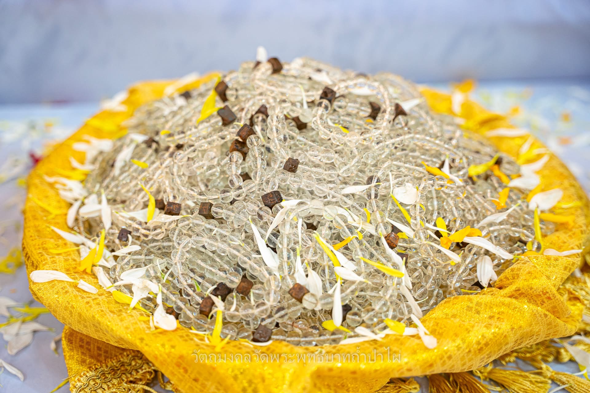 ดวงแก้วมนทกานต์ (แก้วเหลือง) พิธีฝ่าวิกฤติ เลื่อนยศ ยกฐานะ