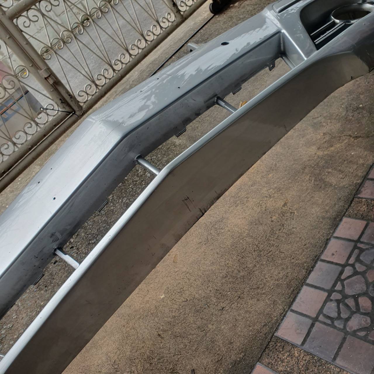 กันชนหน้า Benz มือสอง A2118801540 ขายตามสภาพ