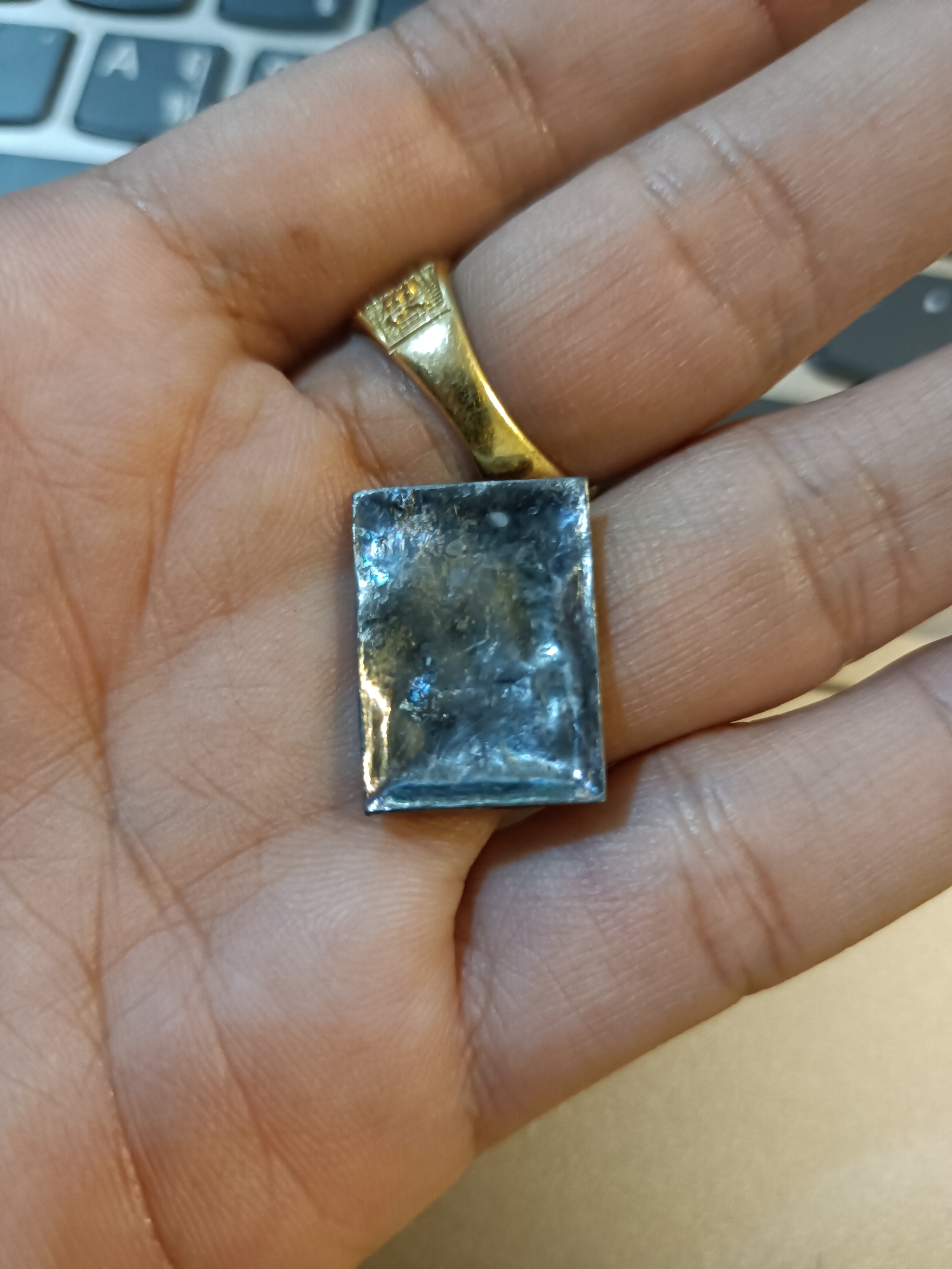 พระรัศมี เนื้อตะกั่วโบราณผสมเนื้อแร่กายสิทธิ์ช่อทิพย์เงินยวง ลพ.เล็ก วัดท่าขนุนอธิษฐานจิต