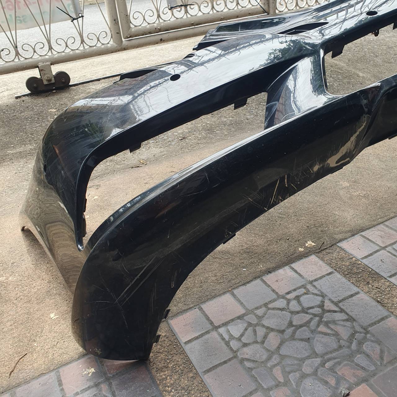 กันชนหน้า Benz มือสอง A2128854325 ขายตามสภาพ