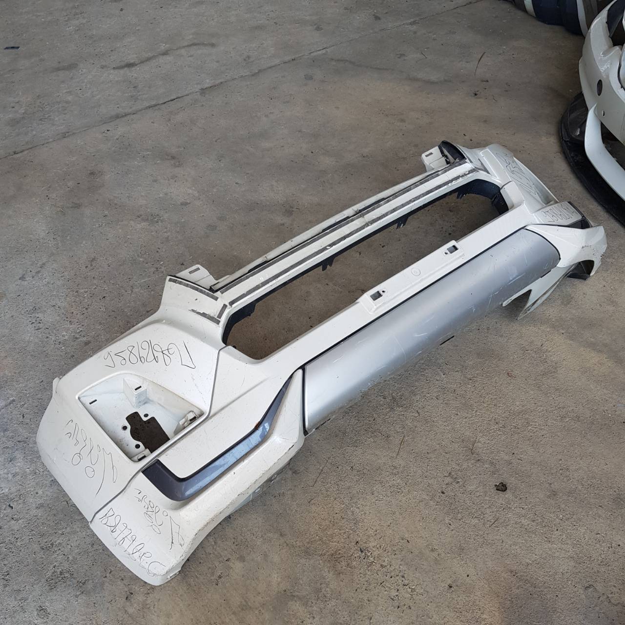 กันชนหน้า Isuzu D-Max Hi-Lander X-series ปี 2018