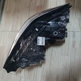 โคมไฟหน้าข้างขวา มือสอง BMW G20 หน้ามีรอยถลอก ขายตามสภาพ