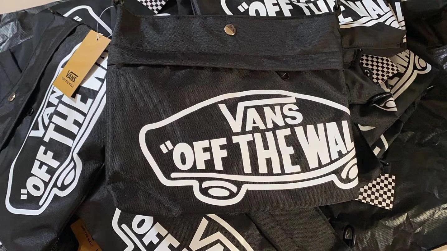 กระเป๋าสะพายข้าง Vans Sacoche Bag รุ่นพิเศษจากญี่ปุ่น ของใหม่ ของแท้ พร้อมส่ง