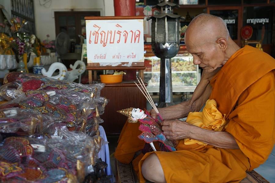 หุ่นพยนต์ หลวงปู่แก่น วัดเขื่อนท่าทุ่งนาประชาสรรค์ ปี 58