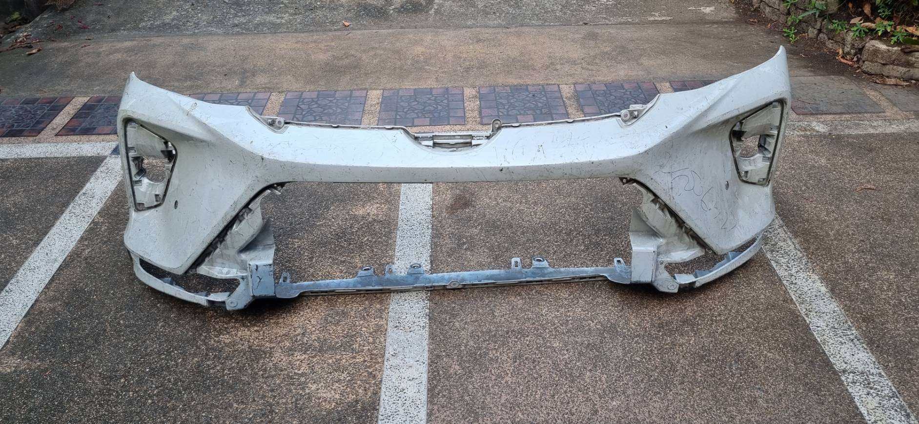 กันชน Toyota Fortuner ปี 2015-2023 ขายตามสภาพ