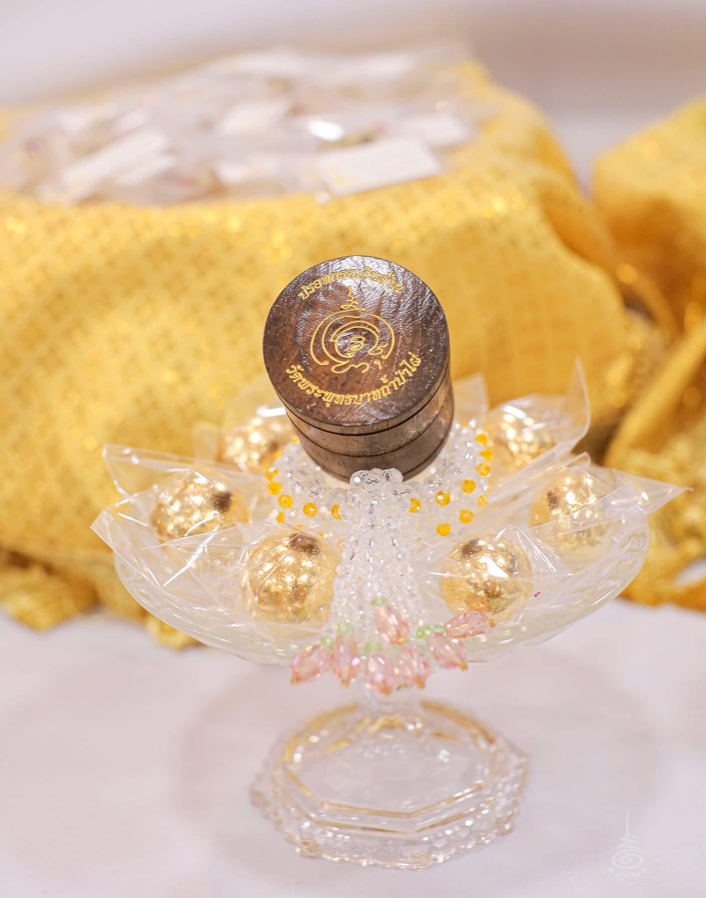 ลูกแก้วพุทธบารมีเปิดโลก (แก้วแดง) สุริยันต์ทรงกลด ฐานจาร (ไซส์ใหญ่ 5 cm) ลพ.เล็ก ลพ.บ๊ะ ลพ.ตุ๊ มหาสิงห์