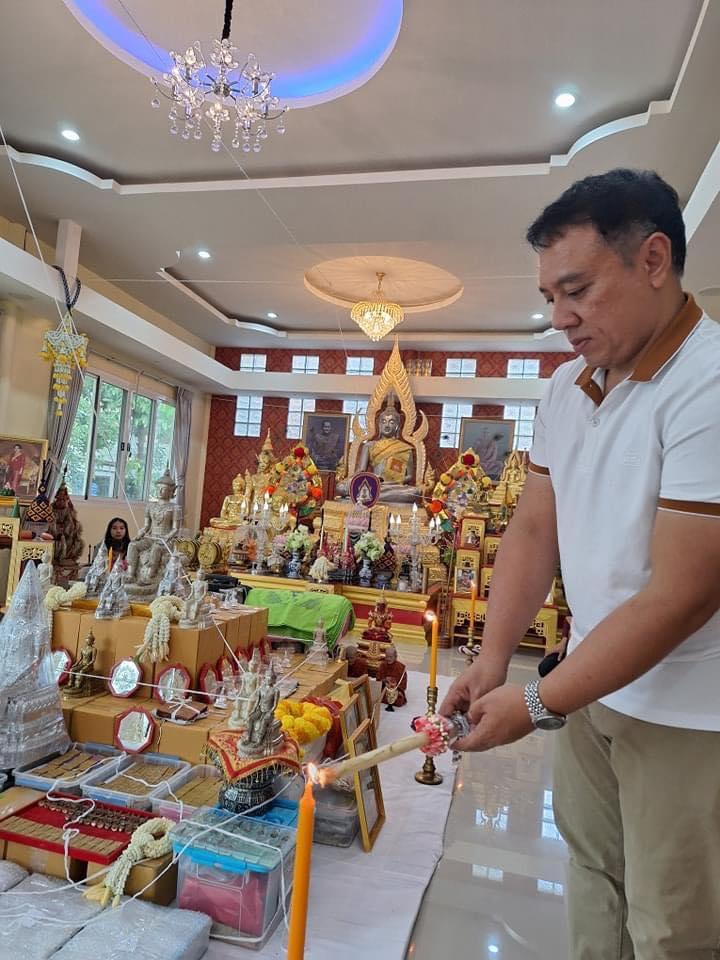 สมเด็จองค์ปฐมปางพระนิพพาน เนื้อสุริยันราชา บรรจุเหล็กไหลแก้ว (ชุดกรรมการ)