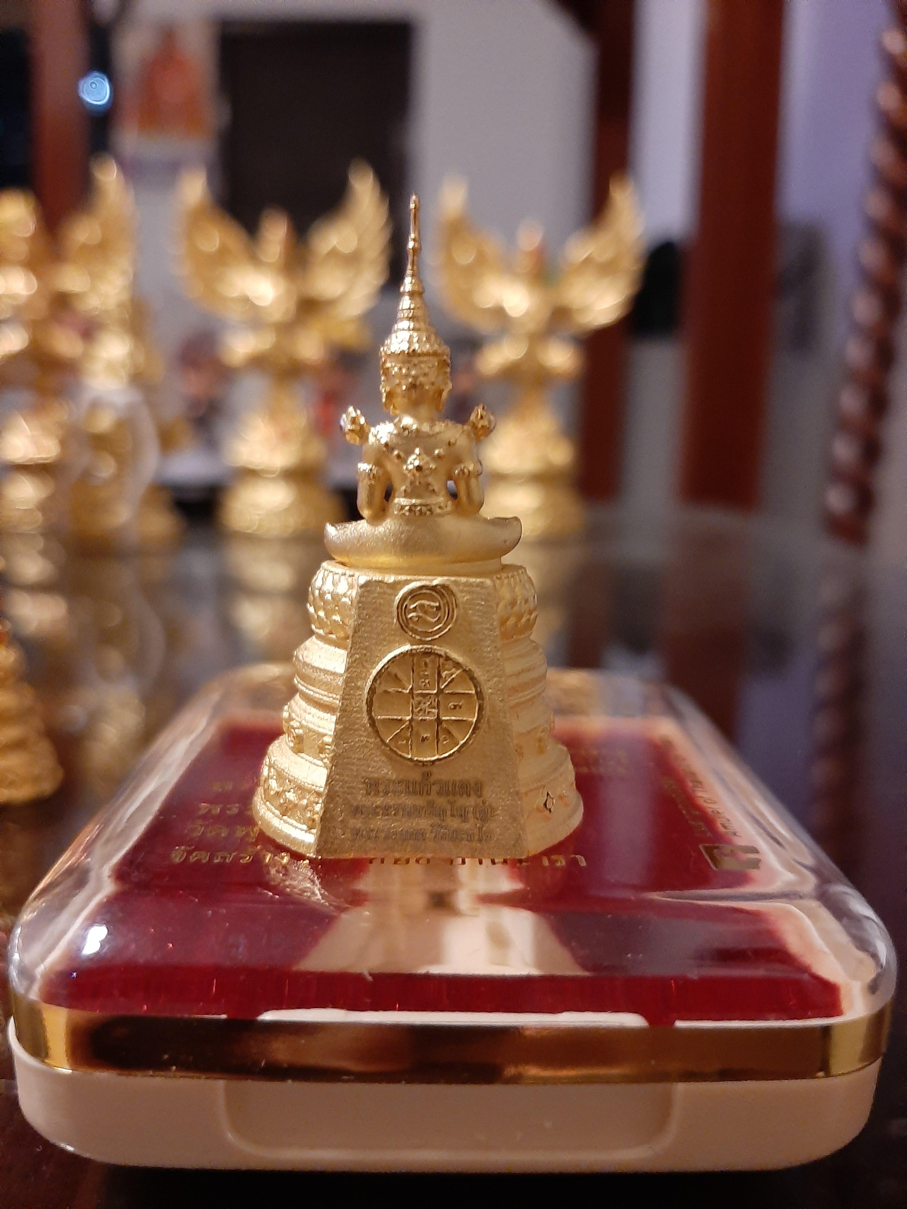 พระแก้วแดง (ชุบทองลงยาแดง) หลวงตาม้า วัดถ้ำเมืองนะ