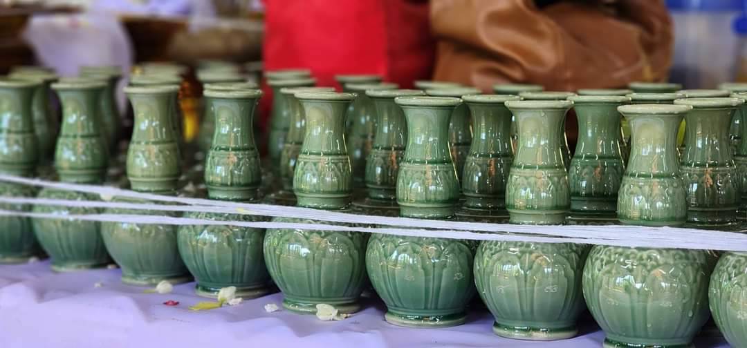 คนโทน้ำพระพุทธมนต์ล้างหน้า