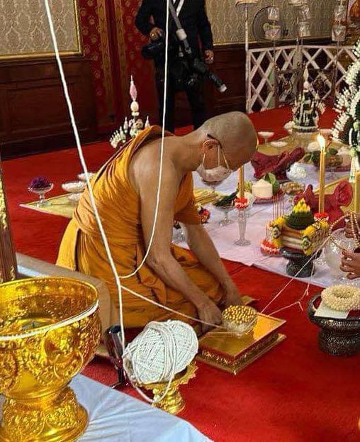 ลูกอมเทียนสัตตบริภัณฑ์ตรีวันในโบสถ์ (เสาร์ 5) หลวงพ่อเล็ก วัดท่าขนุน ปี 67 (1 ใน 100)