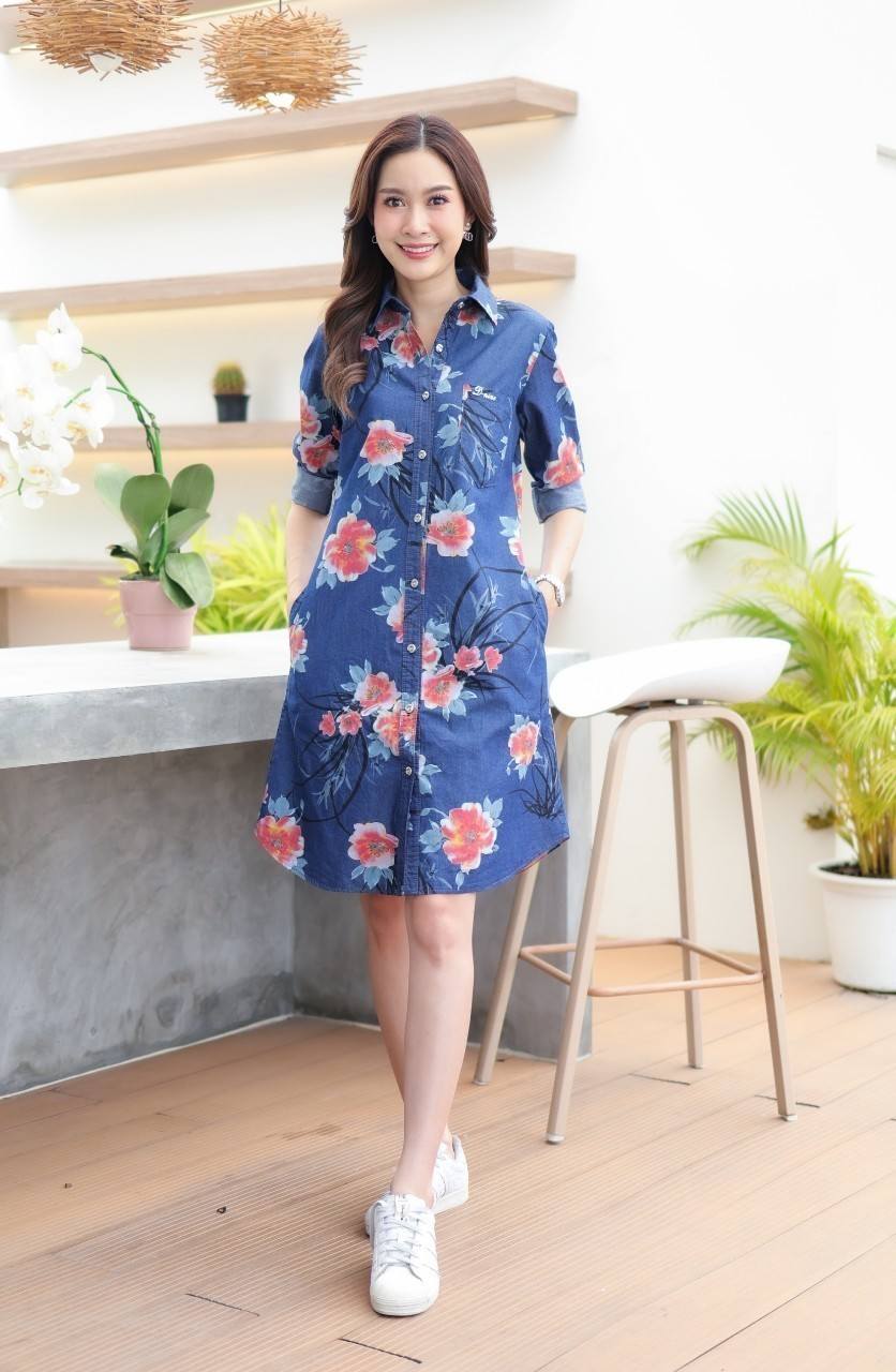 เดรสยีนส์ # 8825 ชุดยีนส์แบบสวยพิมพ์ลายสดใสสวยมาก ผ้ายีนส์ไม่หนา ใส่สบาย แบบสวยใส่ได้หลายโอกาส