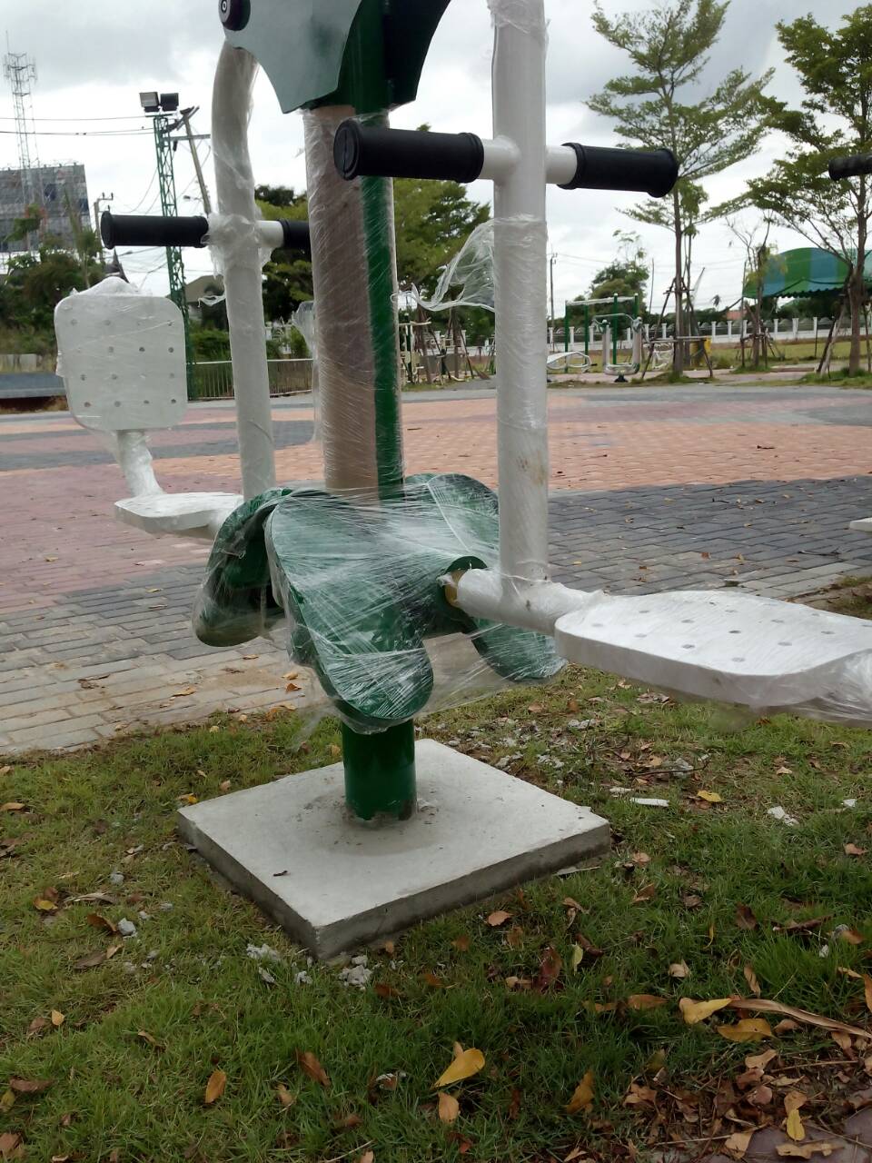 เครื่องออกกำลังกายกลางแจ้งวัชพล