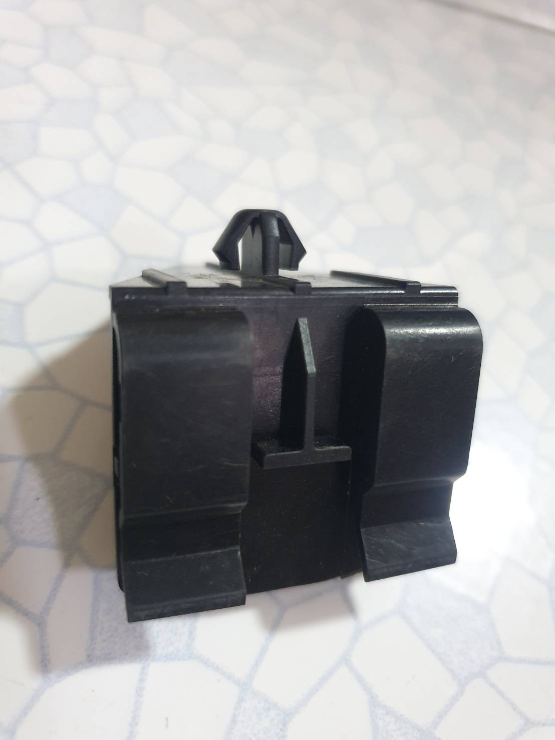 ตัวยึด มือสอง (หมายเลข 520 ตามรูป) Benz W211 A2119880178 Clamp Mounting Cover ตัวละ 10 บาทมีหลายชิ้น