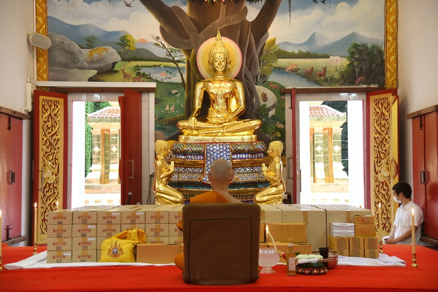 สมเด็จองค์ปฐมหลังยันต์เกราะเพชร พร้อมเลี่ยมกรอบเงิน เนื้อเงินชนวนมาหาสะท้อน วัดท่าขนุน