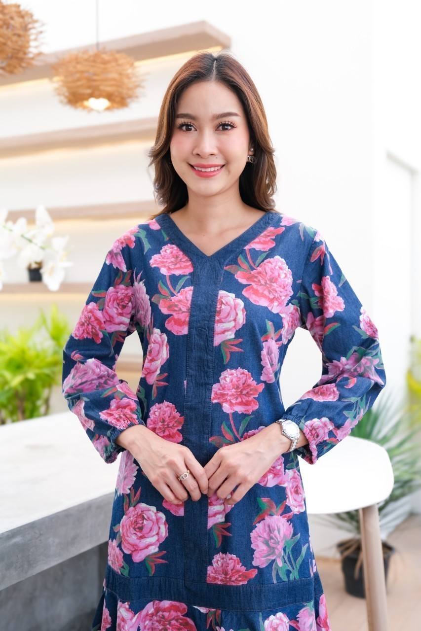 เดรสยีนส์ #8838 ชุดยีนส์พิมพ์ลายดอกไม้สีสันสดใสแต่งระบายชายน่ารักมาก ผ้ายีนส์เนื้อนิ่มใส่สบาย ใส่ได้หลายโอกาส
