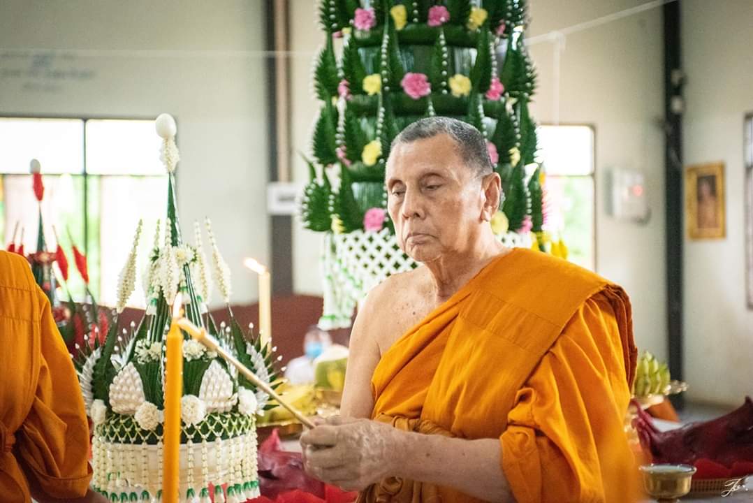 ท้าวหิรัญพนาสูร (หิรัญฮู) หลัง ปู่ชีวกโกมารภัจจ์ พิธีนารายณ์พลิกแผ่นดิน (ลพ.เล็กร่วมเสก) ๓๐ เม.ย.๖๓ สำนักอนันตบูรพา