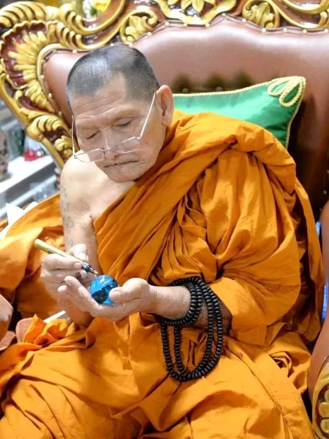 แก้วศิลาทิพย์ หลวงปู่มหาศิลา (สีเขียว) พุทธาภิเษก