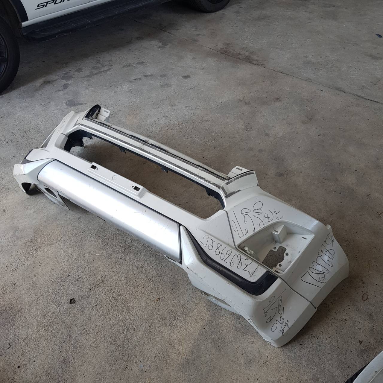 กันชนหน้า Isuzu D-Max Hi-Lander X-series ปี 2018