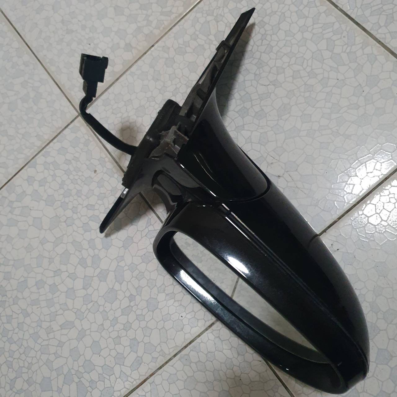 กระจกมองข้าง Benz W209 ข้างซ้าย สีดำ มือสอง เลนส์กระจกไม่แตก ไฟเลี้ยวแตก