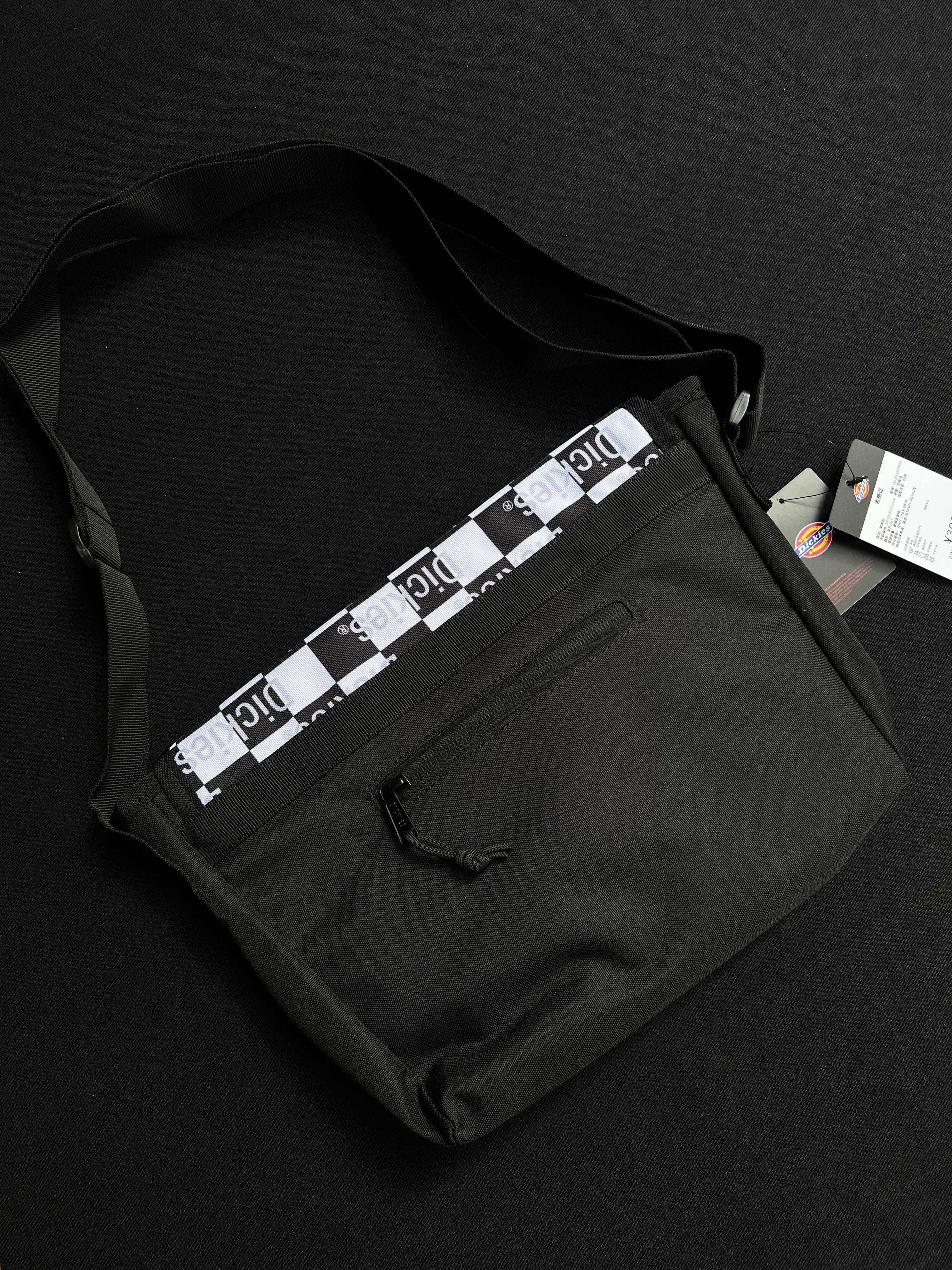 กระเป๋าสะพายข้าง Dickies Messenger Bag รุ่นพิเศษจากญี่ปุ่น ของใหม่ ของแท้ พร้อมส่ง