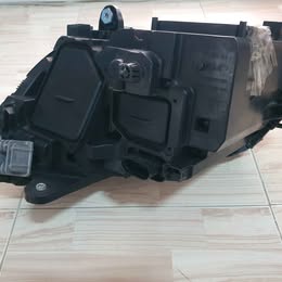 โคมไฟหน้า ข้างขวา มือสอง Benz W205 A2058201461 สภาพดี ขาครบ หน้าไม่แตก มีรอยนิดหน่อย