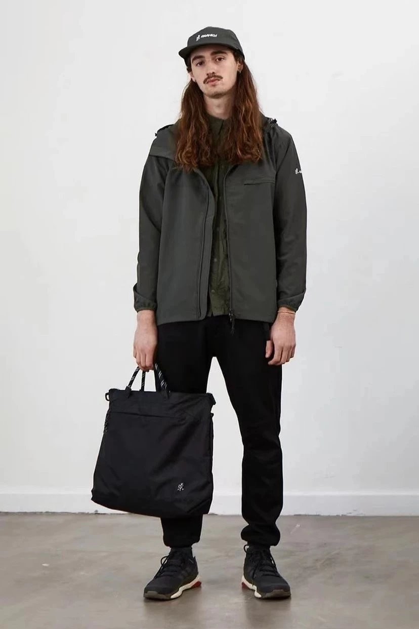 กระเป๋า Gramicci Waterproof Messenger Bag รุ่นพิเศษจากญี่ปุ่น กระเป๋าสะพาย ของใหม่ ของแท้ พร้อมส่ง