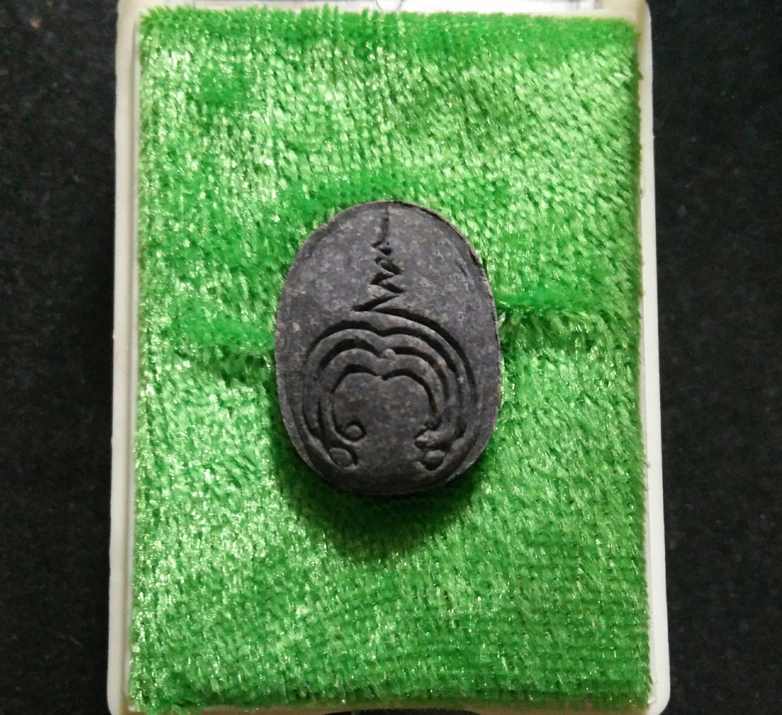 พระปิดตาทรงไก่ รุ่น 2 หลวงปู่วิเวียร วัดดวงแข ปี 36 (ภาพตัวอย่าง)