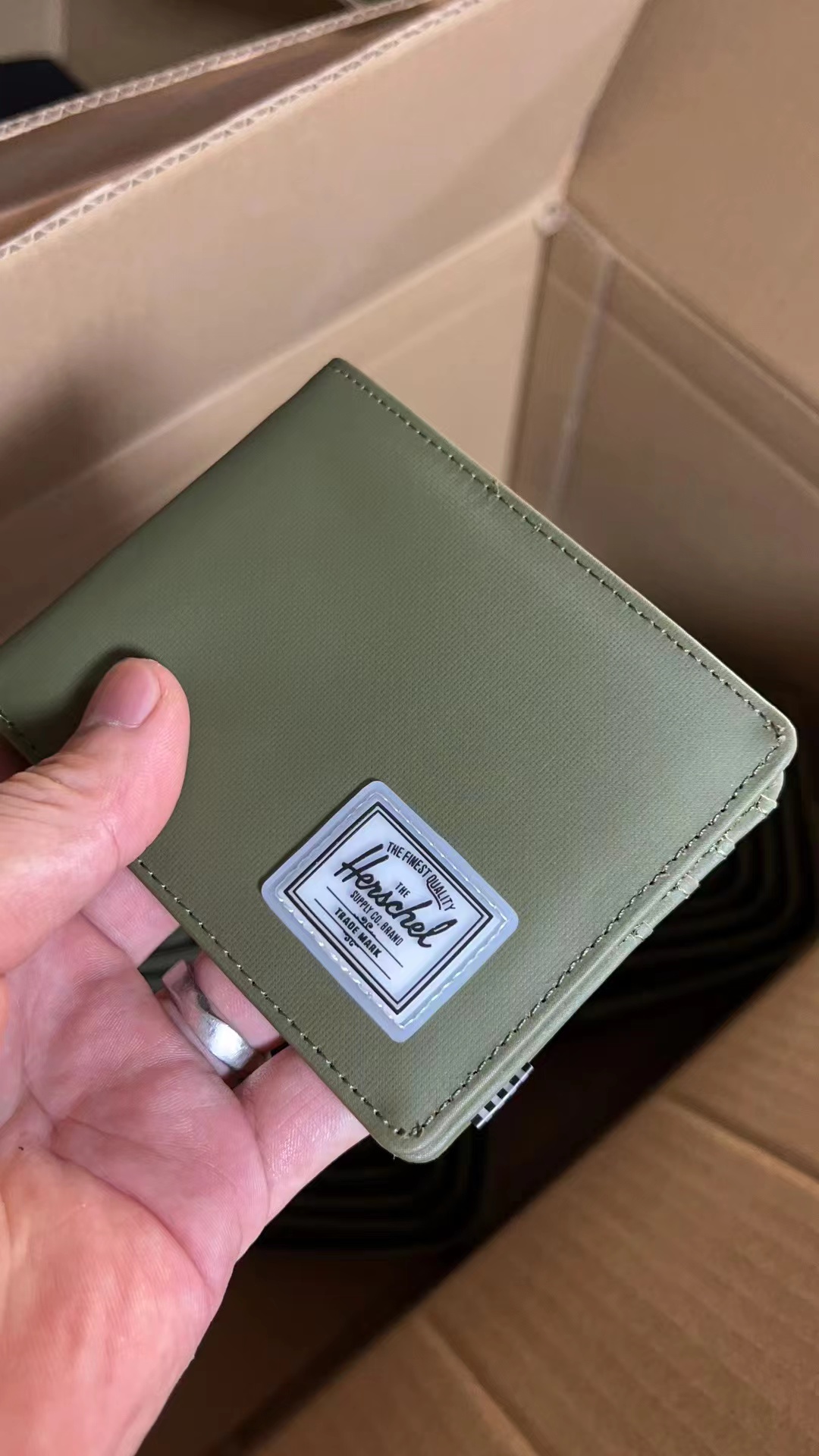 กระเป๋าสตางค์ Herschel Supply Roy Wallet Weather Resistant - Ivy Green ของใหม่ ของแท้ พร้อมส่ง